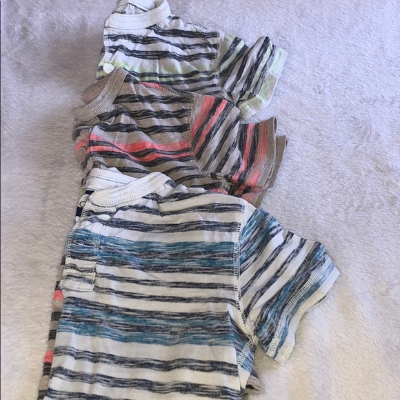 Bundle | Shortsleeve | Button V-Neck | Size 4-5 - Picture 2 of 8